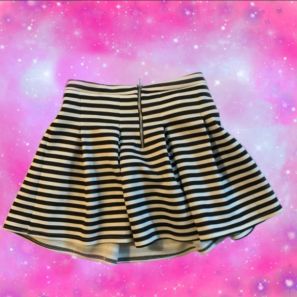 Egirl Striped Black & White Flared Skirt - Picture 2 of 2